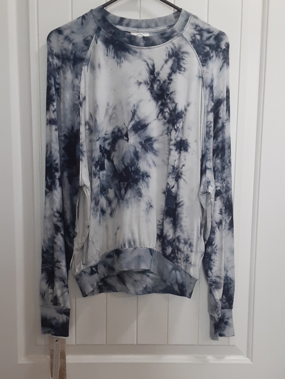 NWT Sage Collective Navy Blue & White Tie Dye Raglan Sweatshirt Small